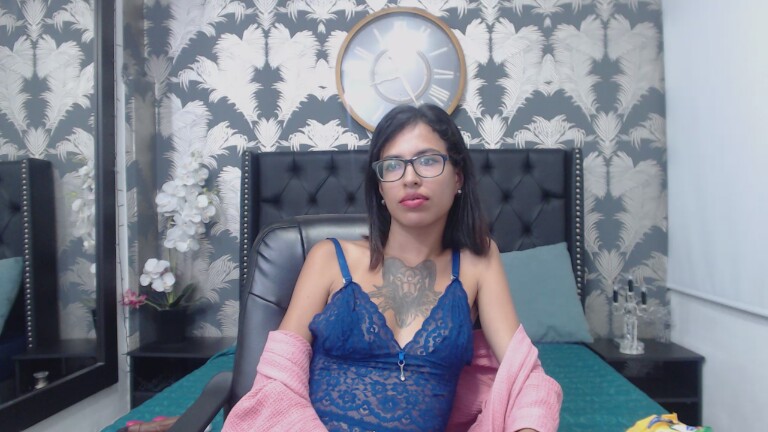 EmilyLoperaa's Streamate show and profile