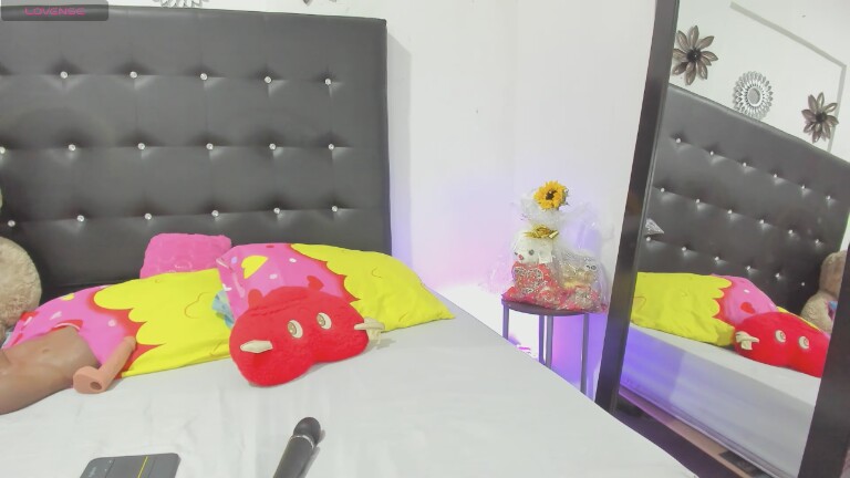 SarahLowe's Streamate show and profile