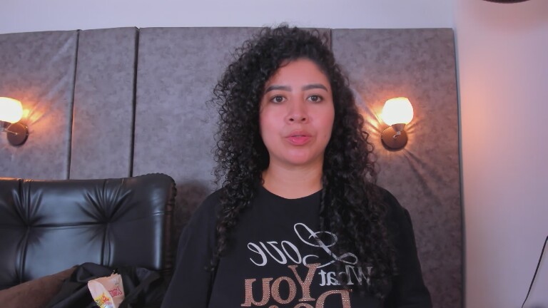 Tharaa24's Streamate show and profile