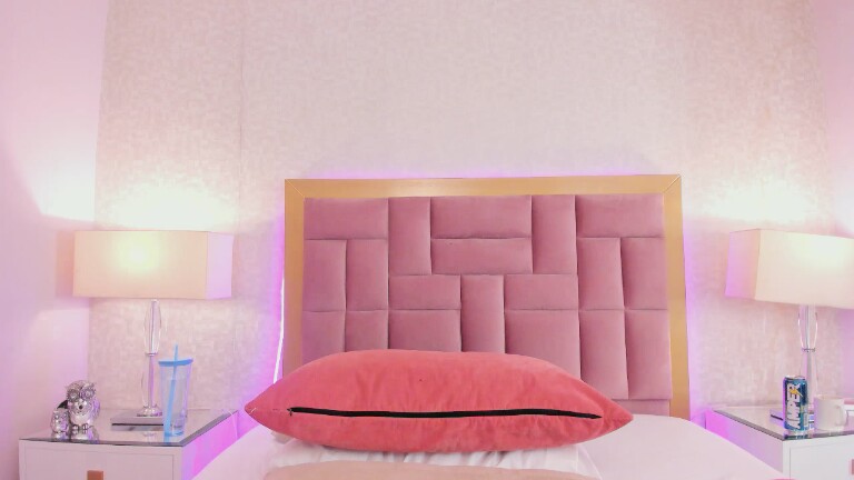 Sophiie_Collins's Streamate show and profile