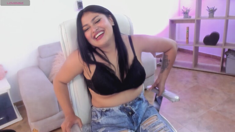 Alejandra_smiith's Streamate show and profile