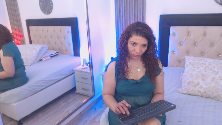 SerenaHoustonn's Streamate show and profile