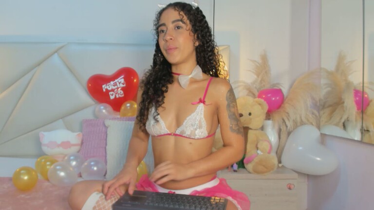 EmyCarter's Streamate show and profile
