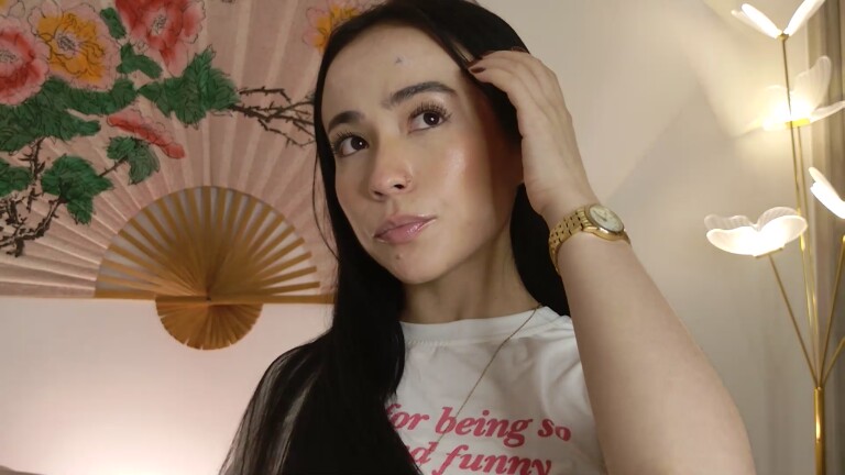 SweetSara33's Streamate show and profile