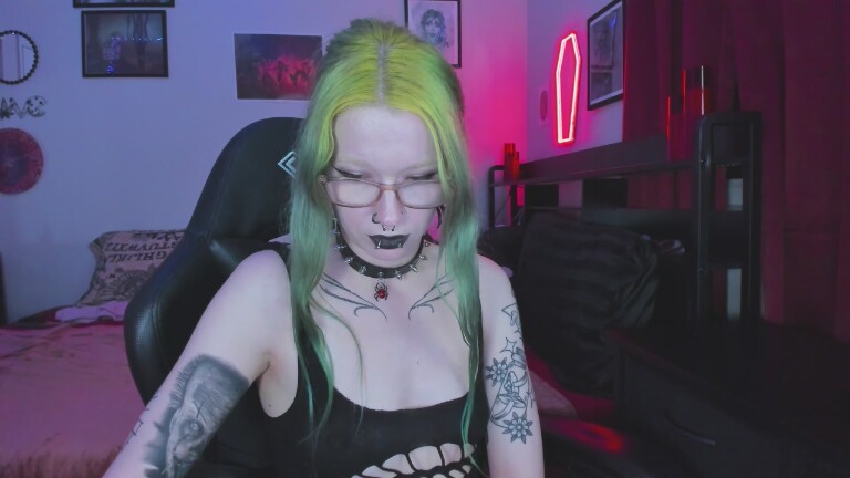 NikkiVill's Streamate show and profile