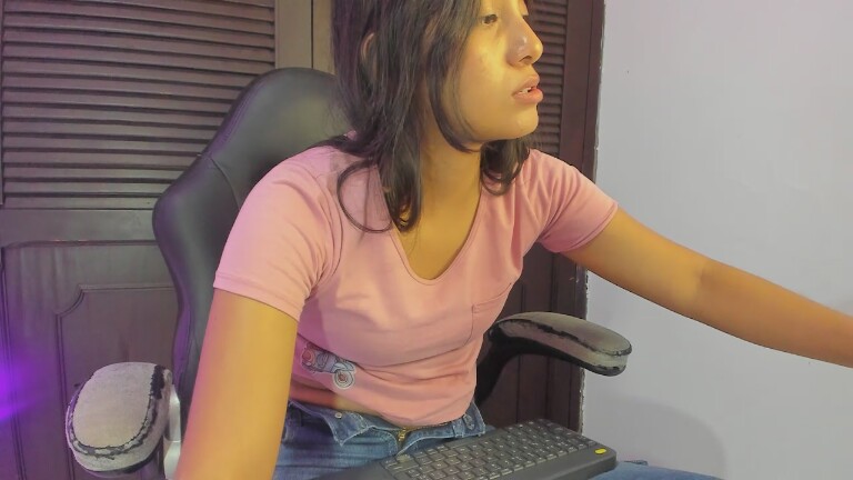 YeseniaRodriguez22's Streamate show and profile