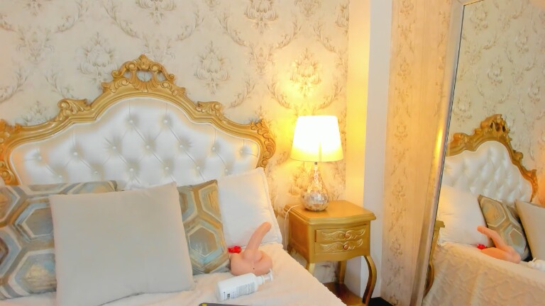 ZuzanHoll's Streamate show and profile