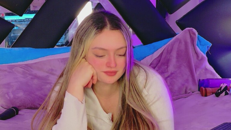 Giigii_Hadid's Streamate show and profile