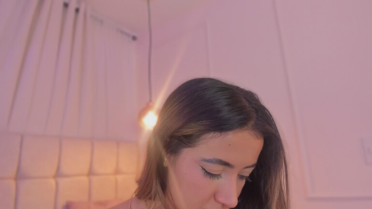 Crystal_W's Streamate show and profile