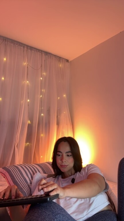 Imleana's Streamate show and profile