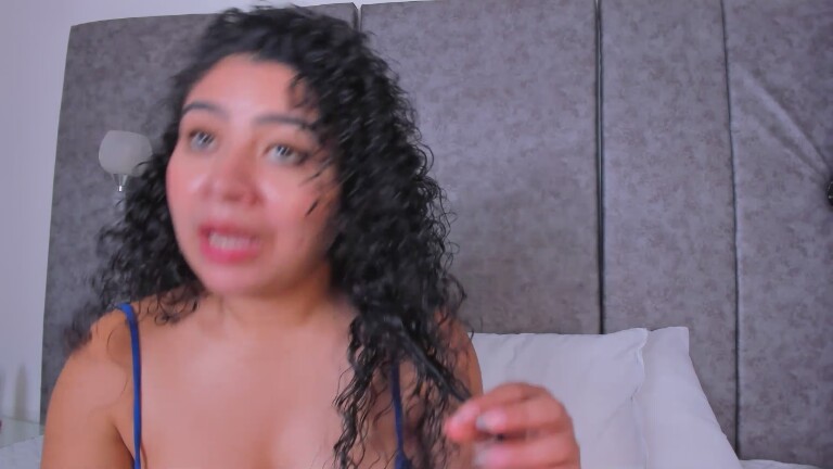 Tharaa24's Streamate show and profile