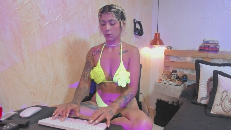 AmbeerLie's Streamate show and profile