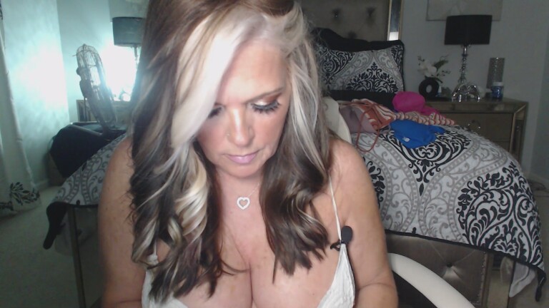 LexisLove's Streamate show and profile