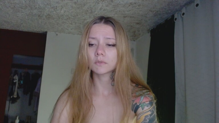 VicktoriaLou's Streamate show and profile