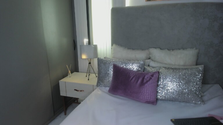 Violeta_Maddox's Streamate show and profile