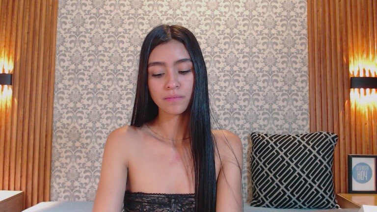 Charlotte_18's Streamate show and profile