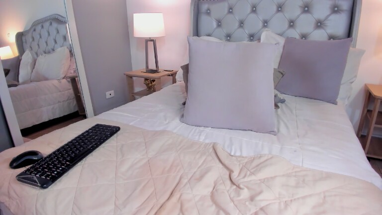 NiaMoon's Streamate show and profile