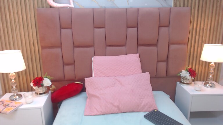 Evaverse's Streamate show and profile